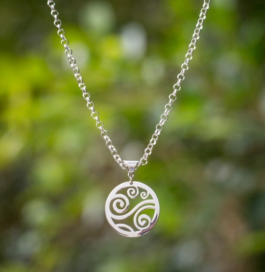 P4 - Breathe pendant on 45cm sterling silver belcher chain